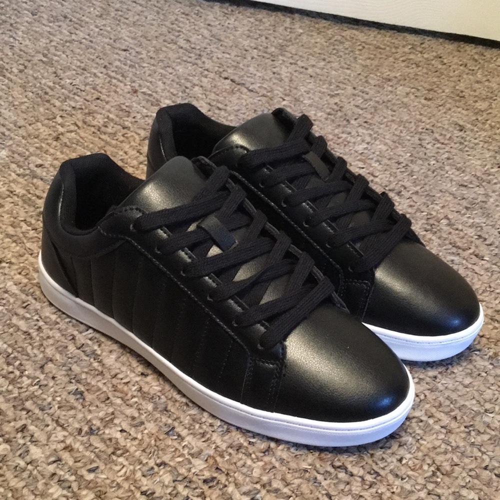JUSTFAB Black Quilted Sneakers